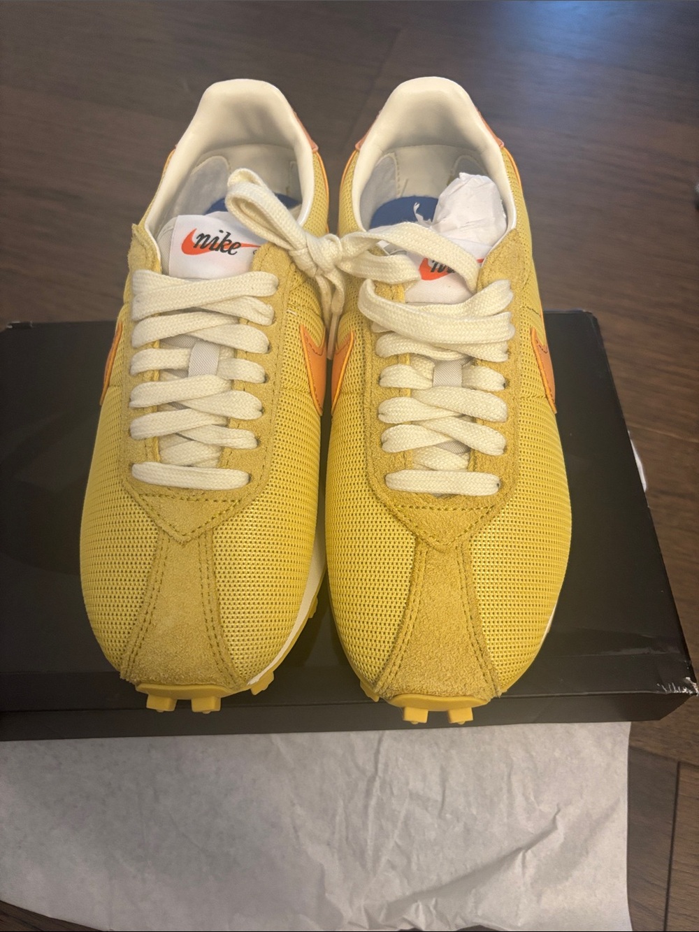 Women’s Nike Saturn Gold Low-Top Retro Running Sneakers (LD-1000)